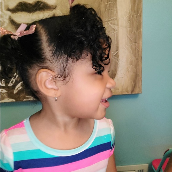 Meet your Posher, Nicole - Picture 3 of 6